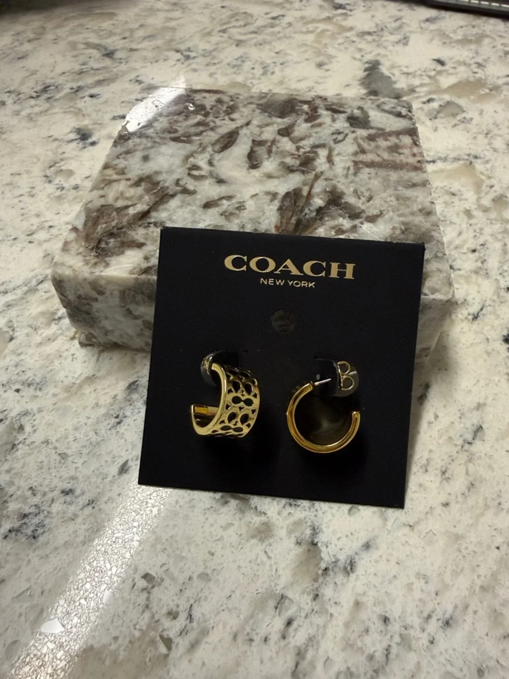 Coach Signature Enamel Huggie Earrings Gold and Black - Picture 1 of 2